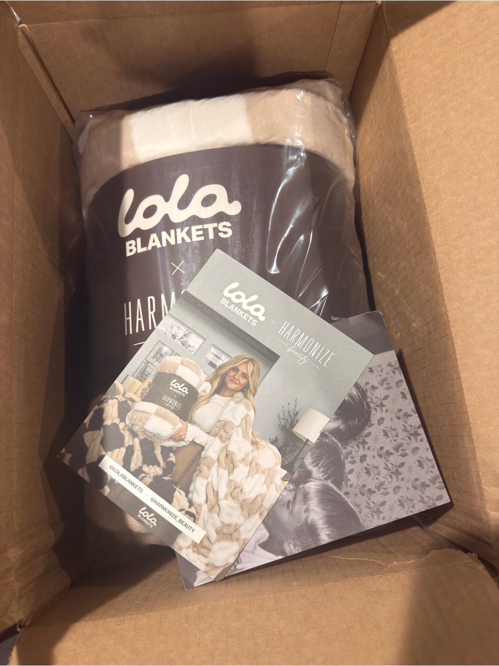 lola Harmonize Throw Blanket - Cream & tan